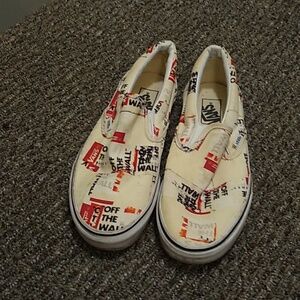 Van's men 9 or ladies 10.5